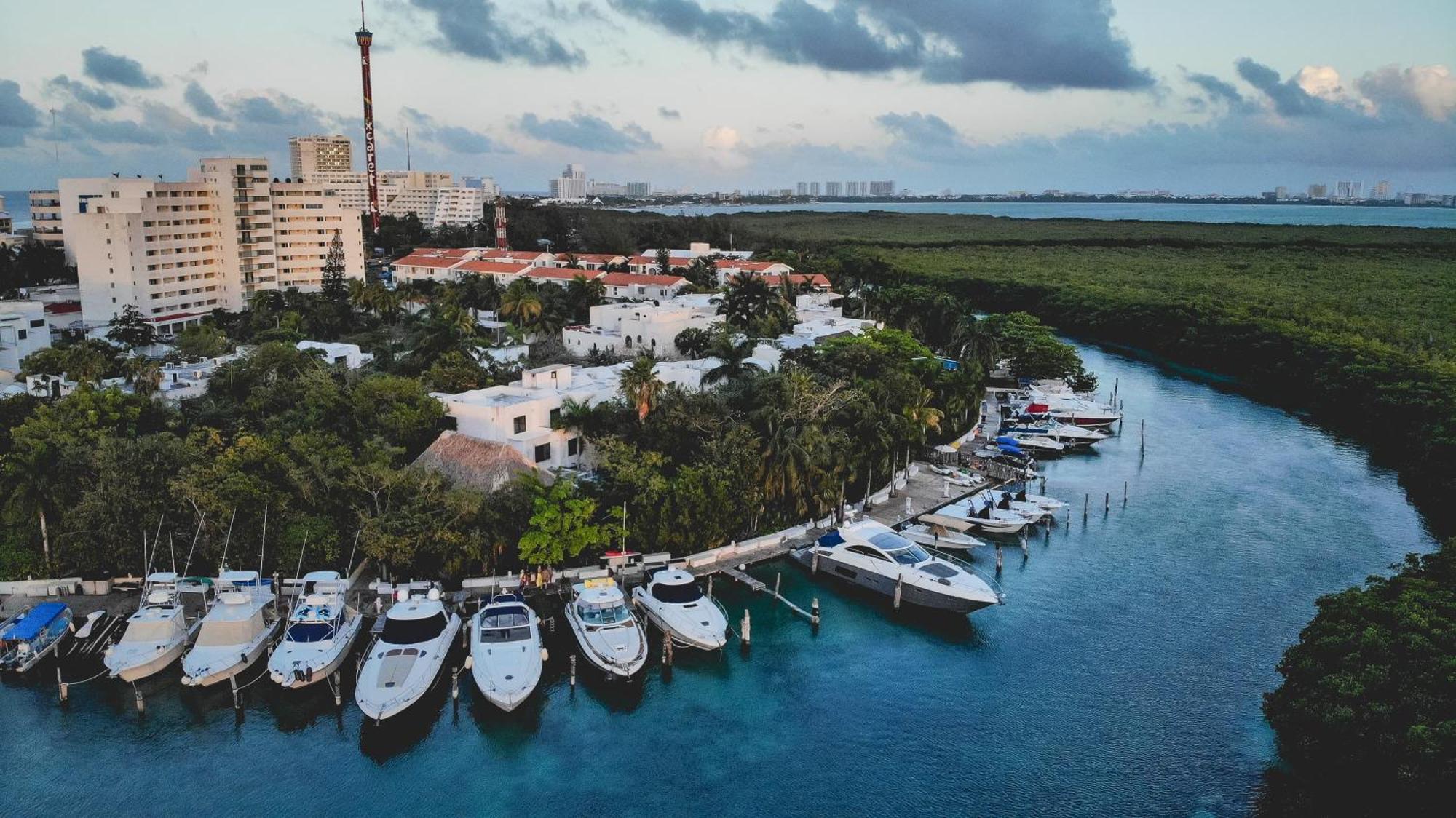 Sotavento Hotel & Yacht Club Cancun Exterior photo